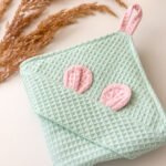 Medvilnės vafliuko rank&scaron;luostis kūdikiams - mėtų su rožinėmis ausytėmis